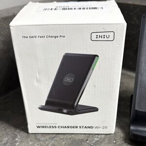 Black Wireless Charger Stand